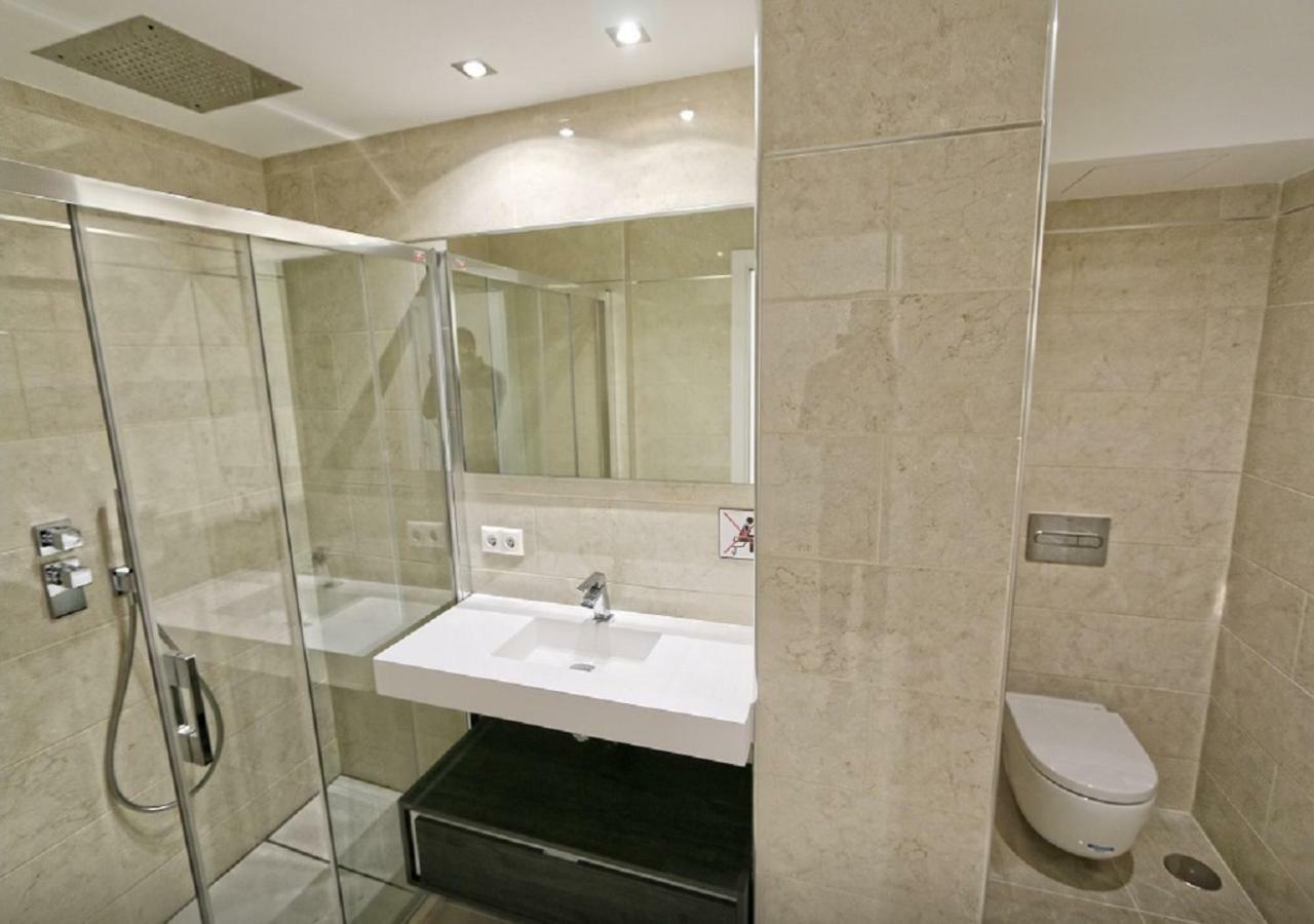 Beachfront Luxury Residence, Playas Del Duque, Puerto Banus, Marbella Luaran gambar